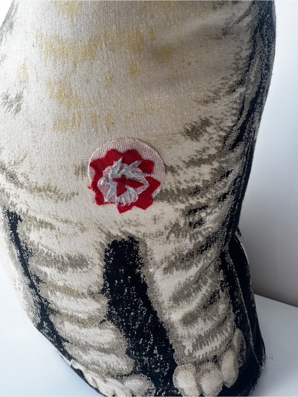 Folk Art printed fabric Tabby Cat Doorstop - Picture 4 of 5